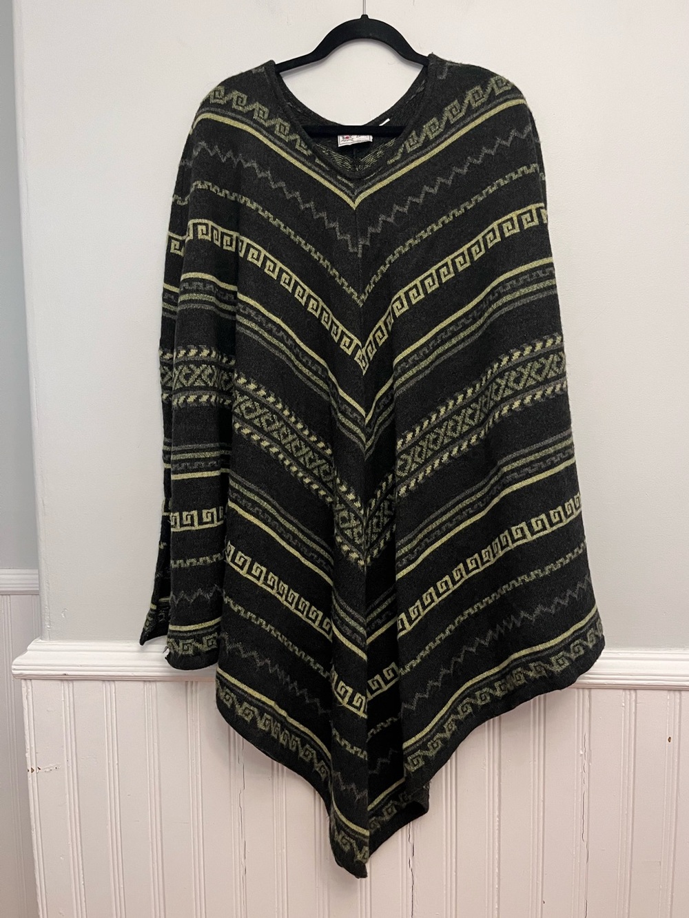 Maglia Donna Boho Italian Wool Blend Greek Key Poncho, One Size